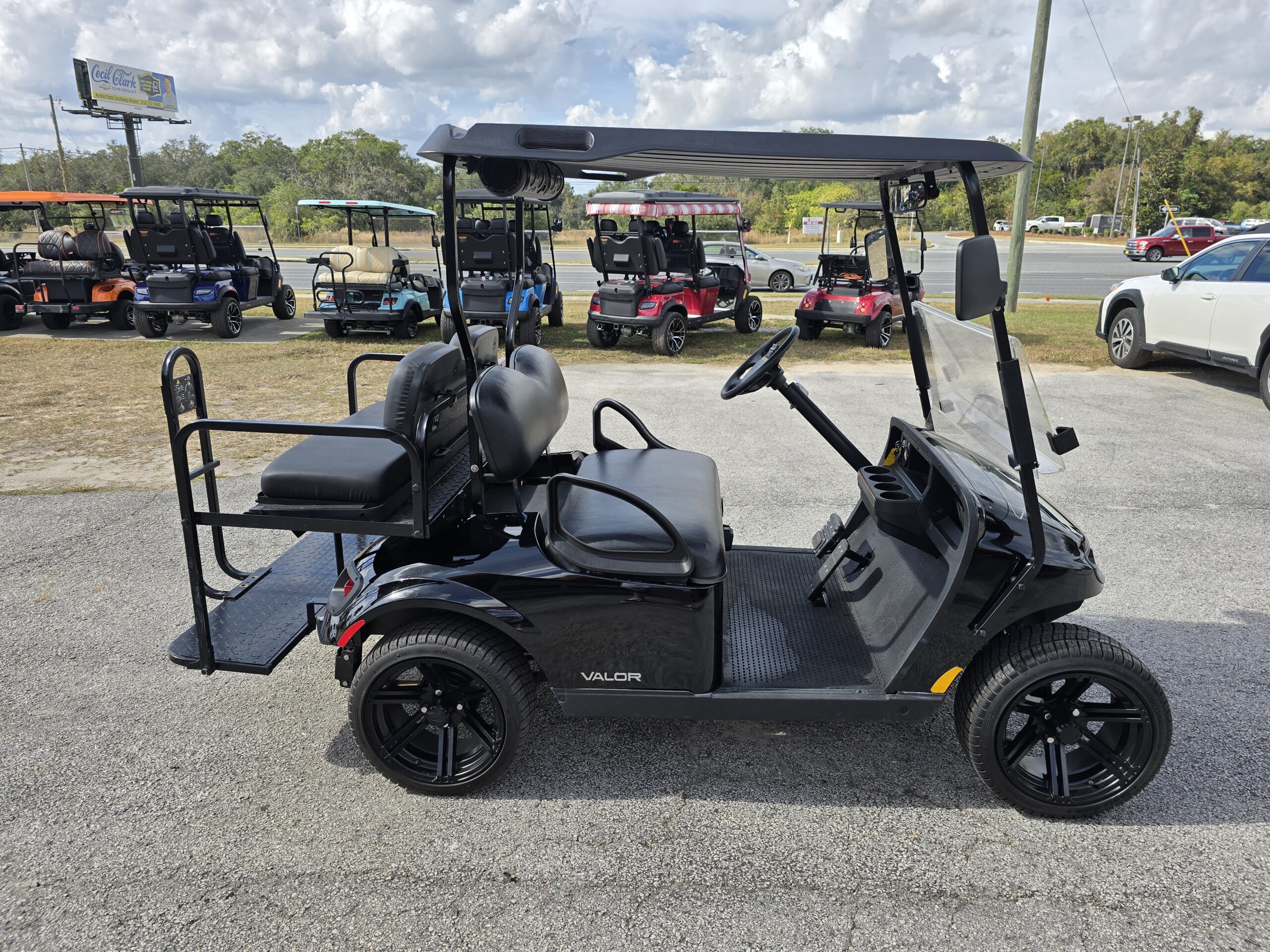 2021 EZGO Valor - 4 Passenger - Lithium - Image 4
